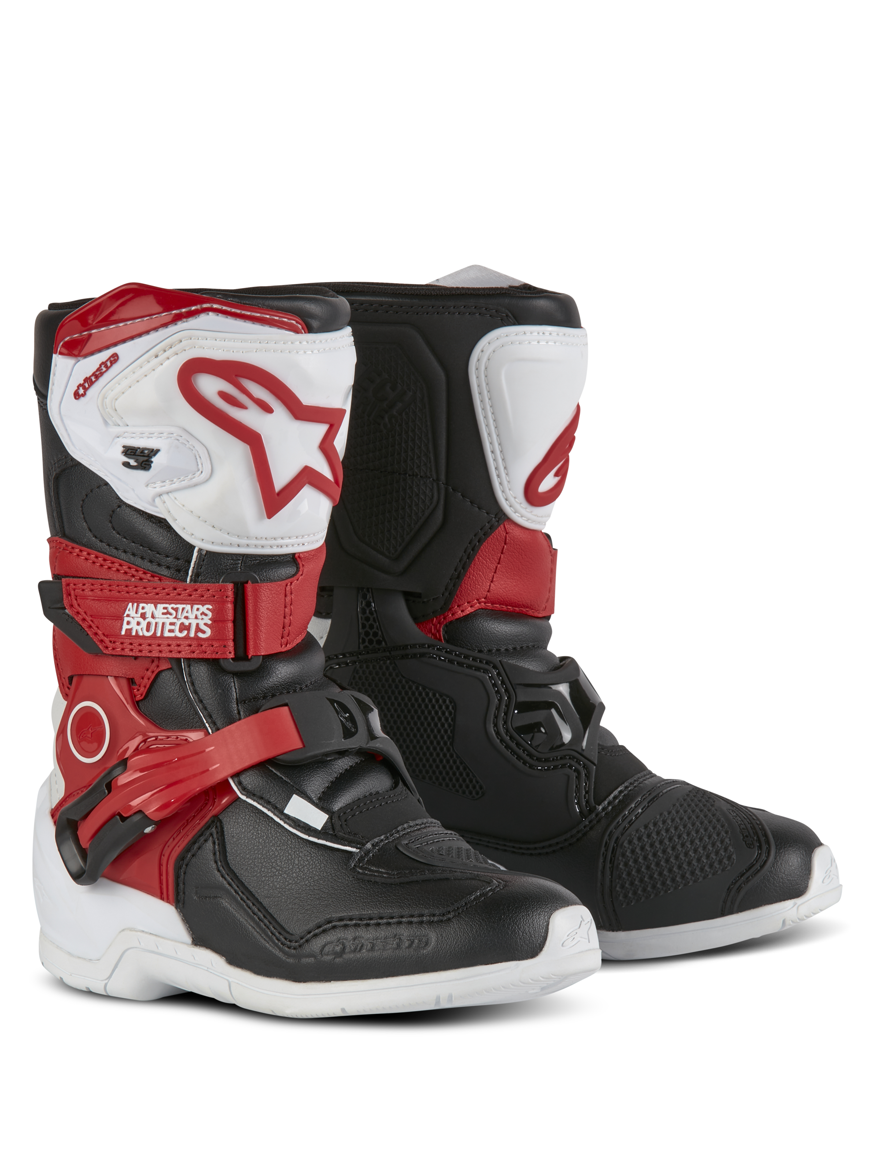 Alpinestars Tech 3S Kids-stövlar, motocross-stövlar, vita, svarta och klarröda, med skyddande TPU-skenbensplattor, röda remmar med Alpinestars-logotyp, spännesstängning och slitstarka vita yttersulor.