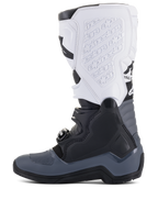 Alpinestars Tech 5-stövlar, motocross-stövlar, svarta, mörkgrå och vita, sidoprofilvy med flera spännen, präglad logotyp på det vita smalbensskyddet, hållbar konstruktion för offroad-prestanda