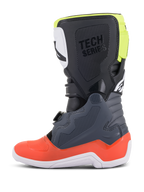 Alpinestars Youth Tech 7S-stövlar, motocross-stövlar, mörkgrå med röda och fluorescerande gula detaljer, sidoprofil, vit sula, 'TECH SERIES'-logotyp och hållbara TPU-skyddspaneler.