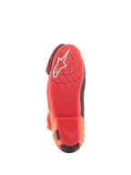 Alpinestars Supertech R Vented-stövlar, racingstövlar, klarröda och Red Fluo, vy av sulan med lätt gummiblandning, vit Alpinestars-logotyp och texturerat greppmönster för motorcykelns fotpinnar.