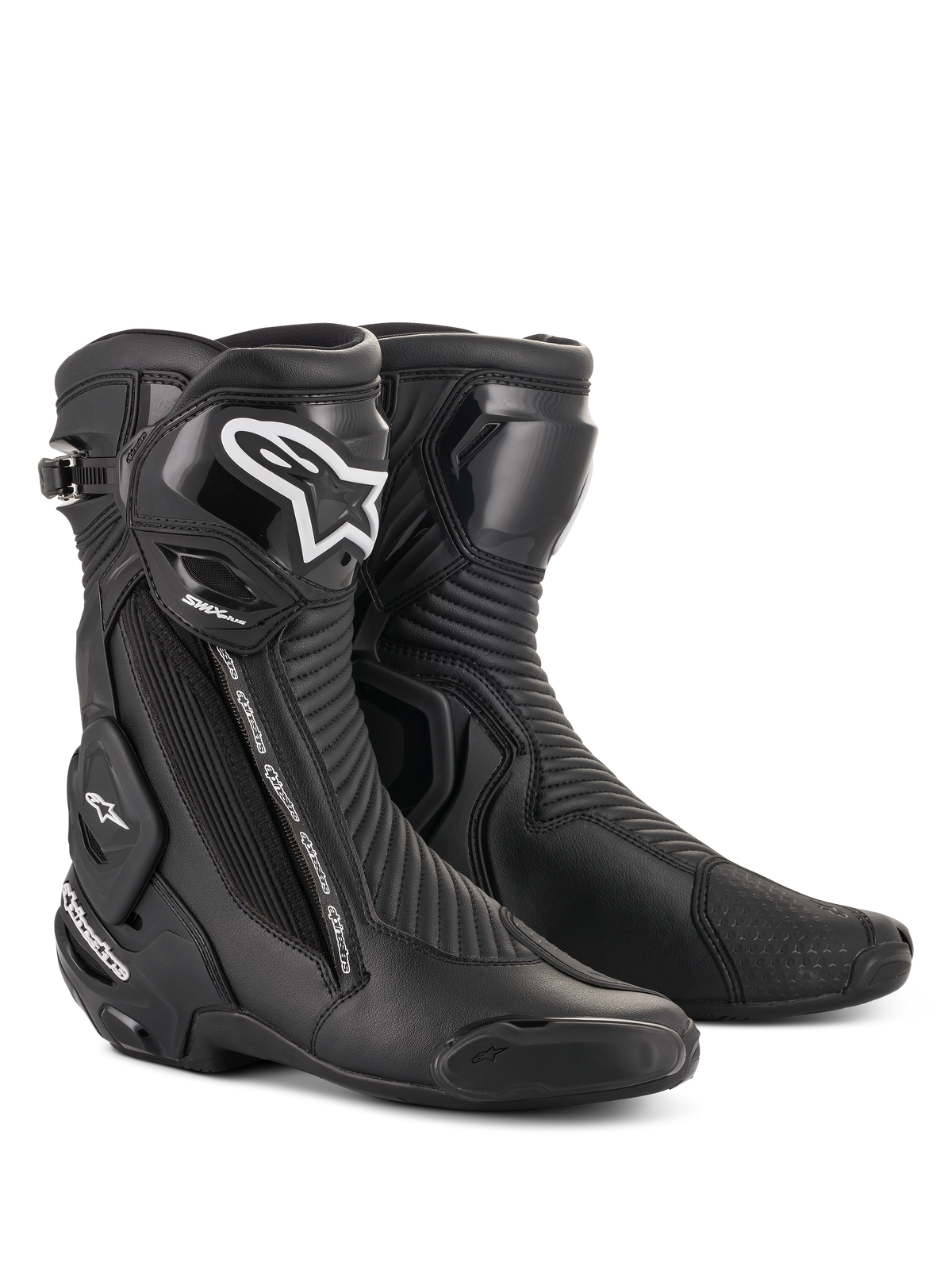 Alpinestars SMX Plus V2 stövlar, motorcykelstövlar för racing, svarta med vit logotyp på skenbenet, högskaftad design, förstärkta tåsliders och hälskydd, sidodragkedja, ribbade dragspelspaneler för flexibilitet, aerodynamisk konstruktion