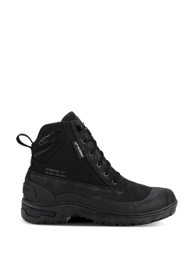 Alpinestars Judy Waterproof-stövlar för dam, urbana motorcykelstövlar, svarta, hög modell i combat-stil med snörning framtill, kraftig robust sula, vattentät etikett och dragögla baktill, finish i matt mocka och textil
