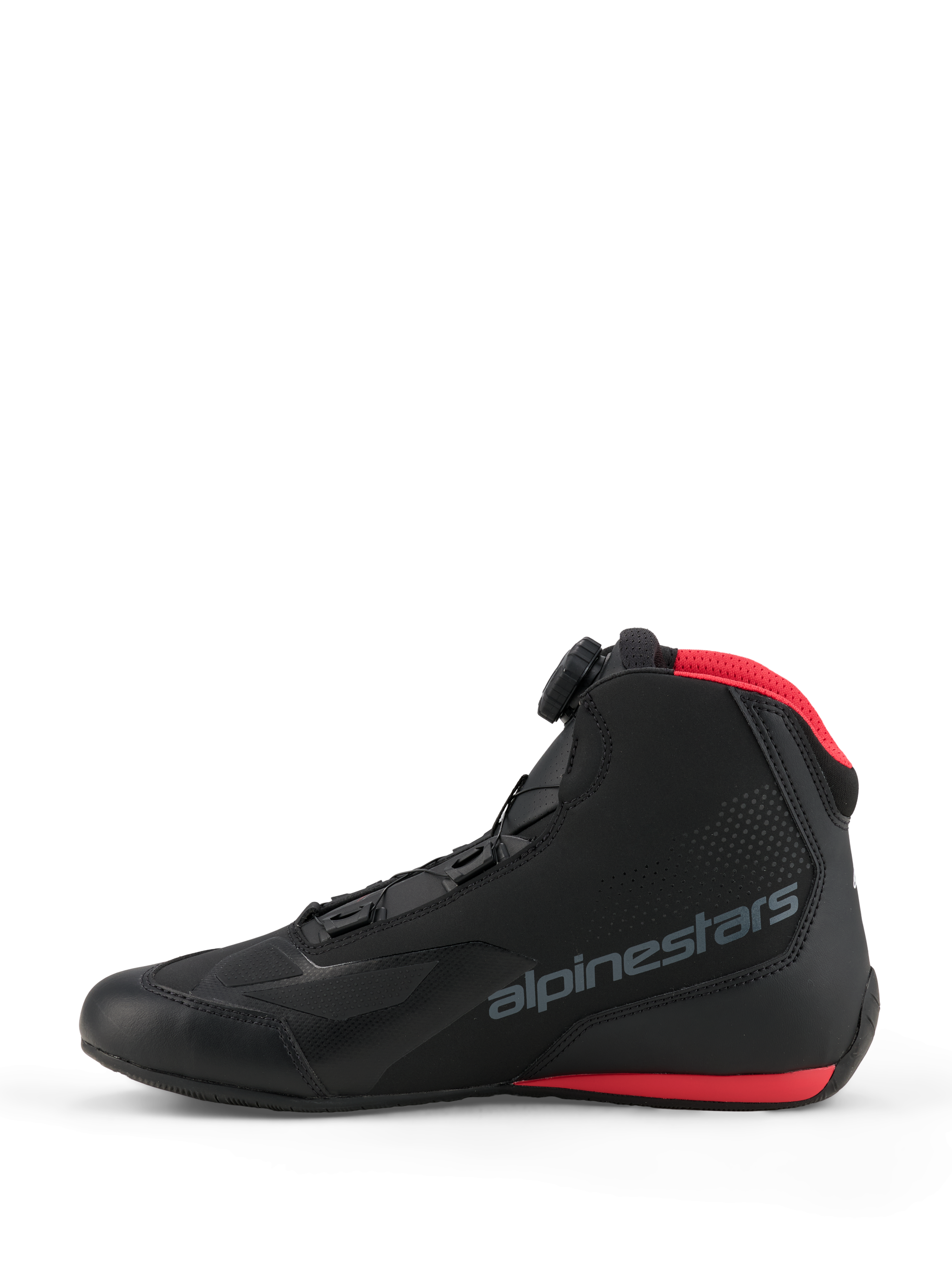 Alpinestars Celer-skor, motorcykelskor, svarta och klarröda, sidoprofil med Alpinestars Rotor-stängningssystem, ovandel i mikrofiber med grå logotyp samt röda detaljer på meshkragen och sulan.