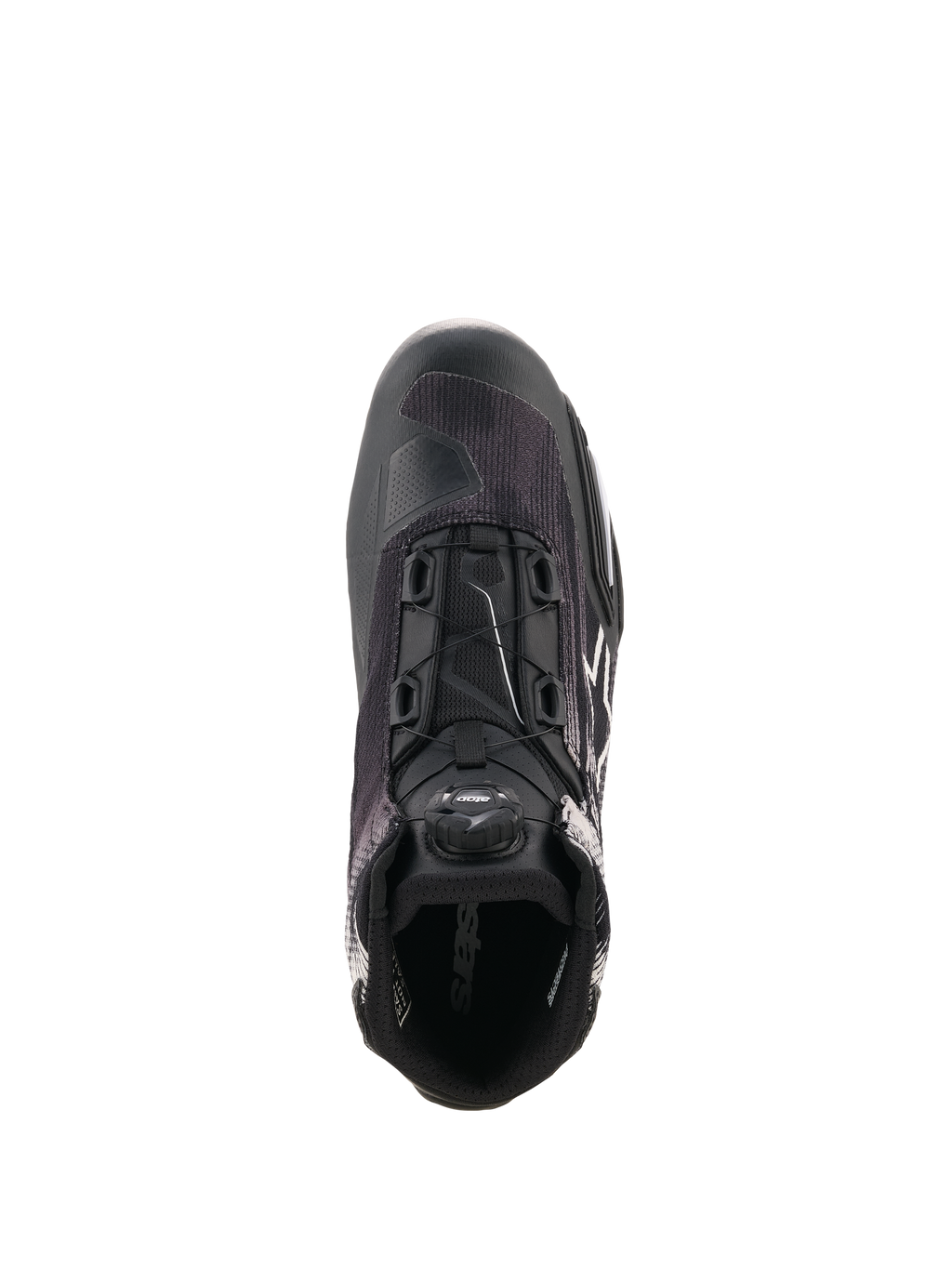 Alpinestars Celer Superair-skor, svart och vit motorcykelsko sedd uppifrån, med det integrerade Rotor-stängningssystemet, ventilerande ovandel i textil och sportinspirerad design för prestanda i varmt väder.