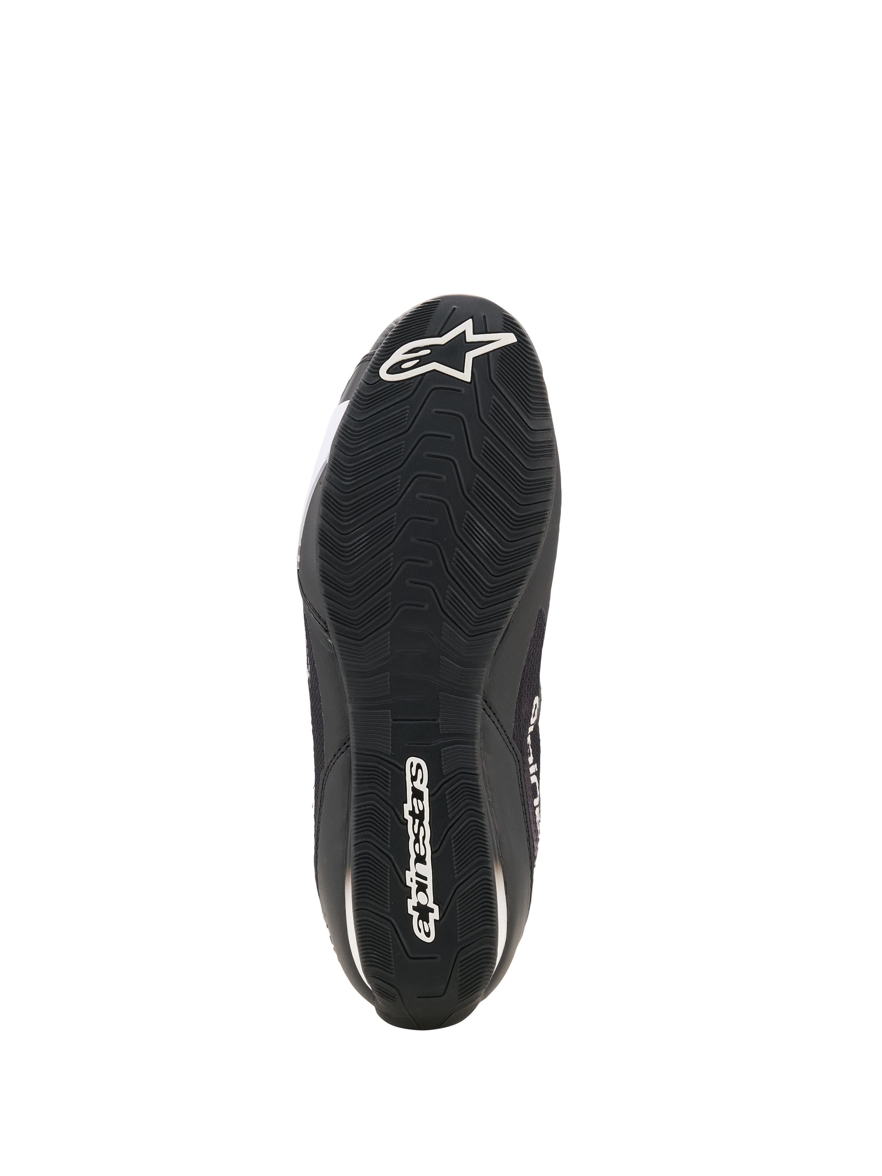 Alpinestars Celer Superair-skor, motorcykelskor, svarta och vita, vy underifrån som visar den oljebeständiga gummiyttersulan med texturerat mönster, vit Alpinestars-logotyp på hälen och varumärkesnamnet längs mitten för grepp och prestanda
