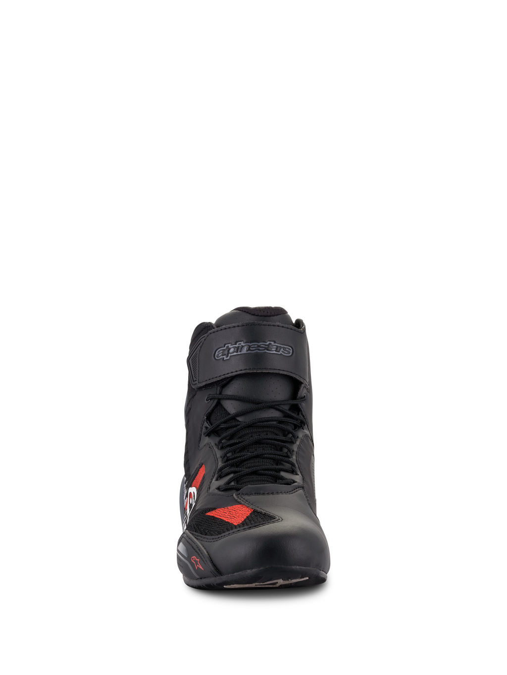 Alpinestars Faster-3 Rideknit® skor, motorcykelskor, svart, grå och klarröd, vy framifrån som visar svarta skosnören och kardborreband med logotyp, lätt mikrofiber- och ventilerande meshkonstruktion, sportig design för vägkörning