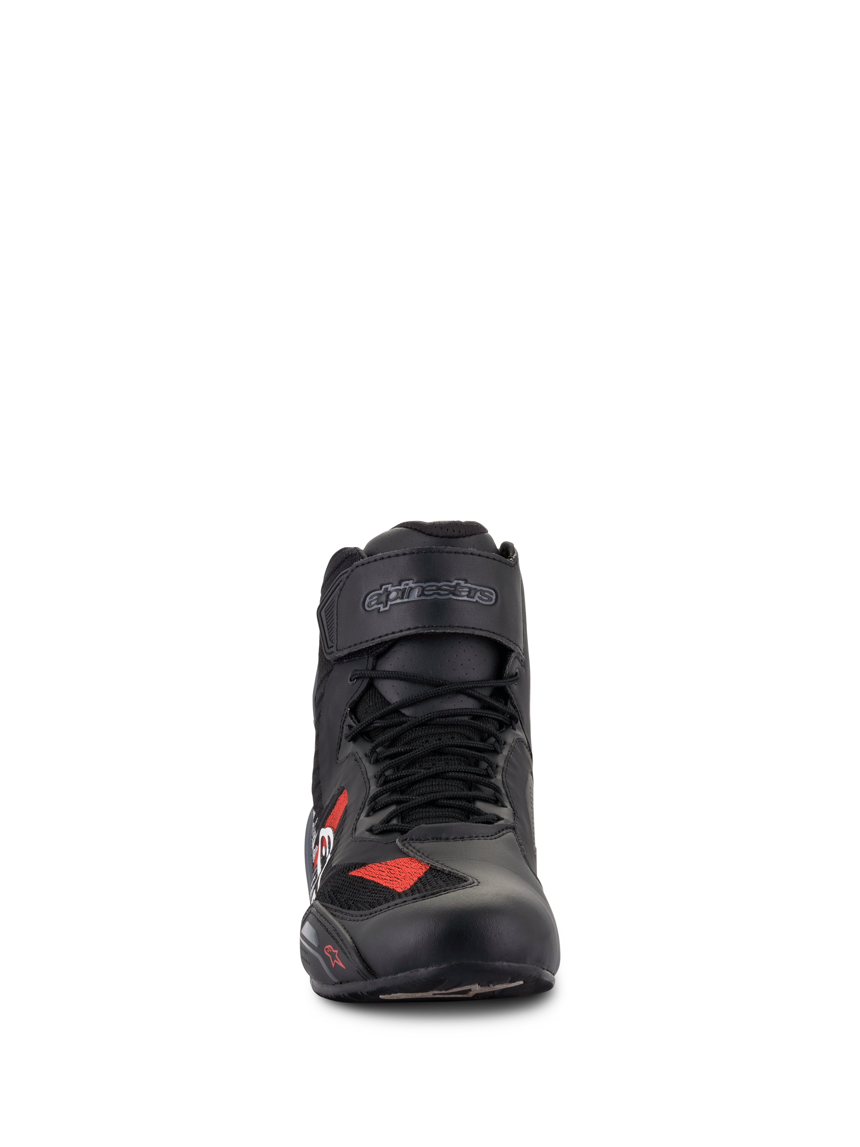 Alpinestars Faster-3 Rideknit® skor, motorcykelskor, svart, grå och klarröd, vy framifrån som visar svarta skosnören och kardborreband med logotyp, lätt mikrofiber- och ventilerande meshkonstruktion, sportig design för vägkörning