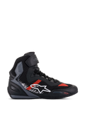 Alpinestars Faster-3 Rideknit-skor, motorcykelsneakers, svarta med grå och klarröda detaljer, hög modell med vit stjärnlogotyp, ventilerande stickad konstruktion, vristrem, grå texturerade paneler, svart och grå sula
