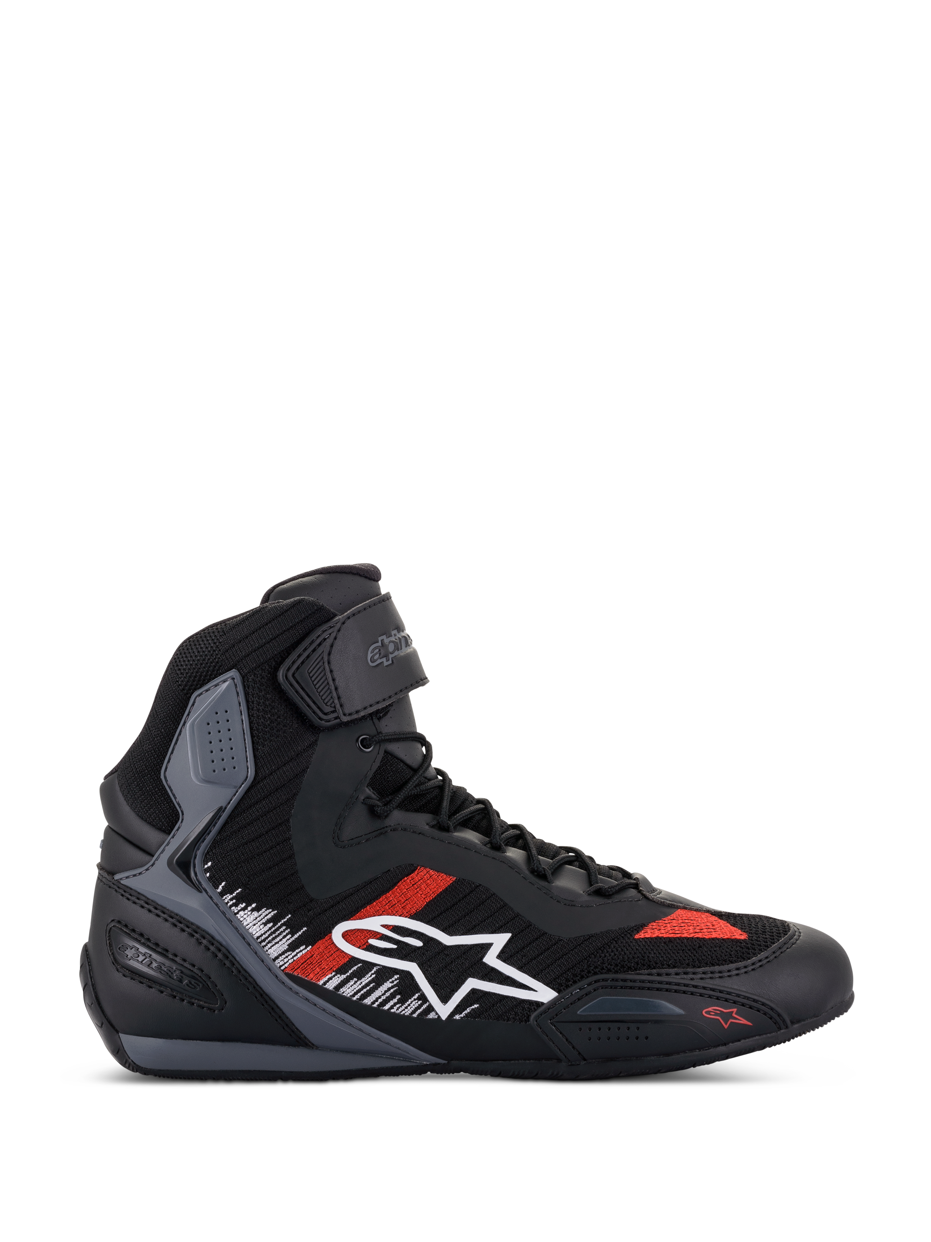 Alpinestars Faster-3 Rideknit-skor, motorcykelsneakers, svarta med grå och klarröda detaljer, hög modell med vit stjärnlogotyp, ventilerande stickad konstruktion, vristrem, grå texturerade paneler, svart och grå sula