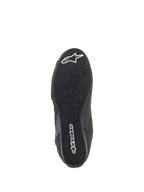 Alpinestars Faster-3 Rideknit® skor, vy av sulan, svart yttersula i gummi med vågigt greppmönster, vit Alpinestars-text och stjärnlogotyp, visar greppdetaljer för motorcykelkörning