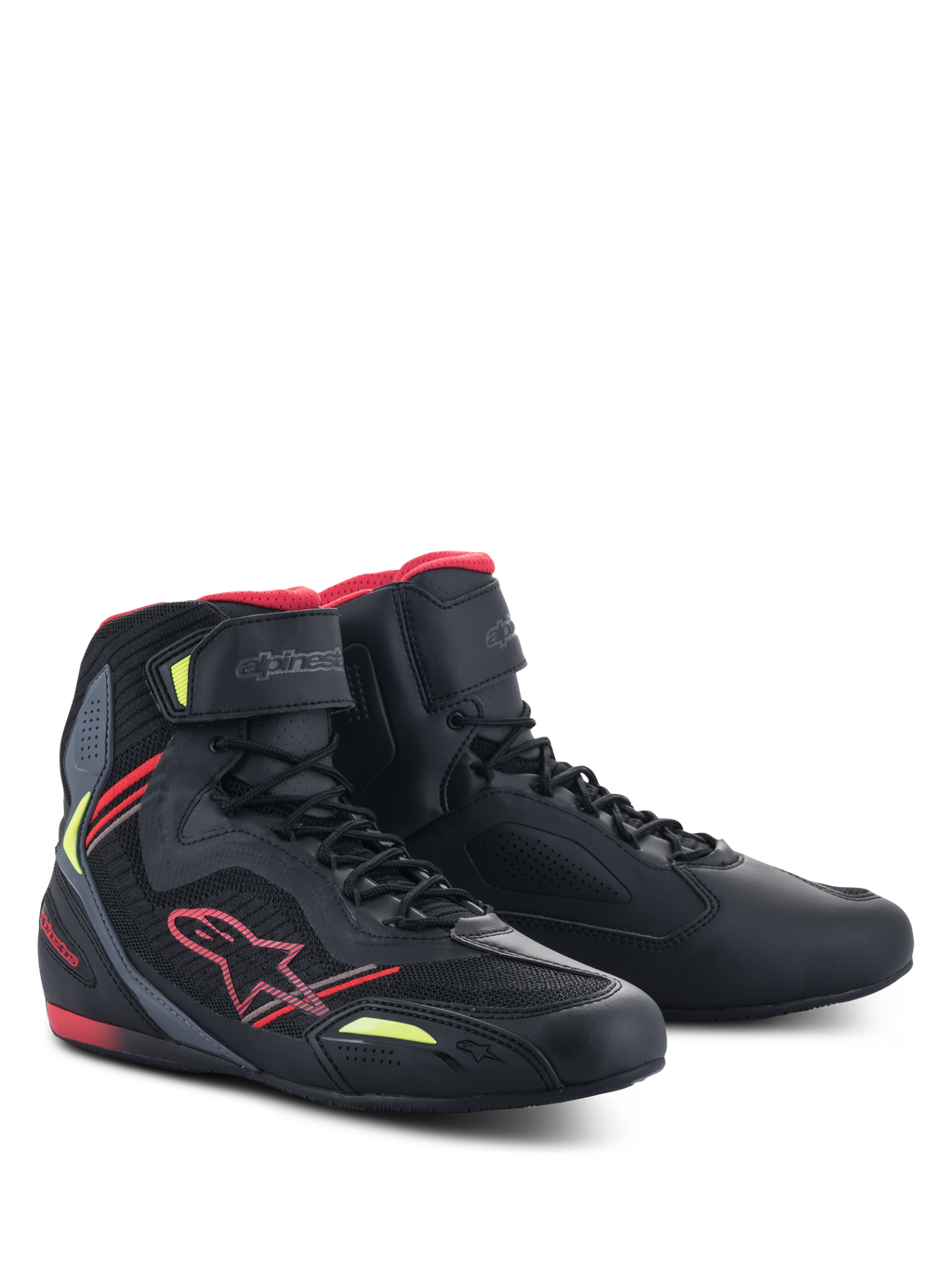 Alpinestars Faster-3 Rideknit®-skor, Black Red Yellow Fluo, lätta motorcykelskor med ovandel i mikrofiber och mesh, röd Alpinestars-logotyp och fluorescerande gula detaljer, hög modell med snörning och ankelrem.