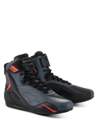 Alpinestars Faster-4-skor, motorcykelskor, svart, grå och röd fluo, sömlös ovandel i mikrofiber med skyddande TPU-paneler, snörning med kardborreband, sportig aerodynamisk profil för vägkörning