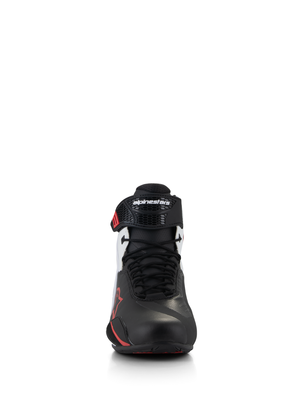 Alpinestars Faster-4-skor, motorcykelskor, svart, vit och röd, vy framifrån som visar traditionell snörning och ergonomisk TPR-ankelrem med Alpinestars-logotyp, smidig ovandel i mikrofiber med röda detaljer