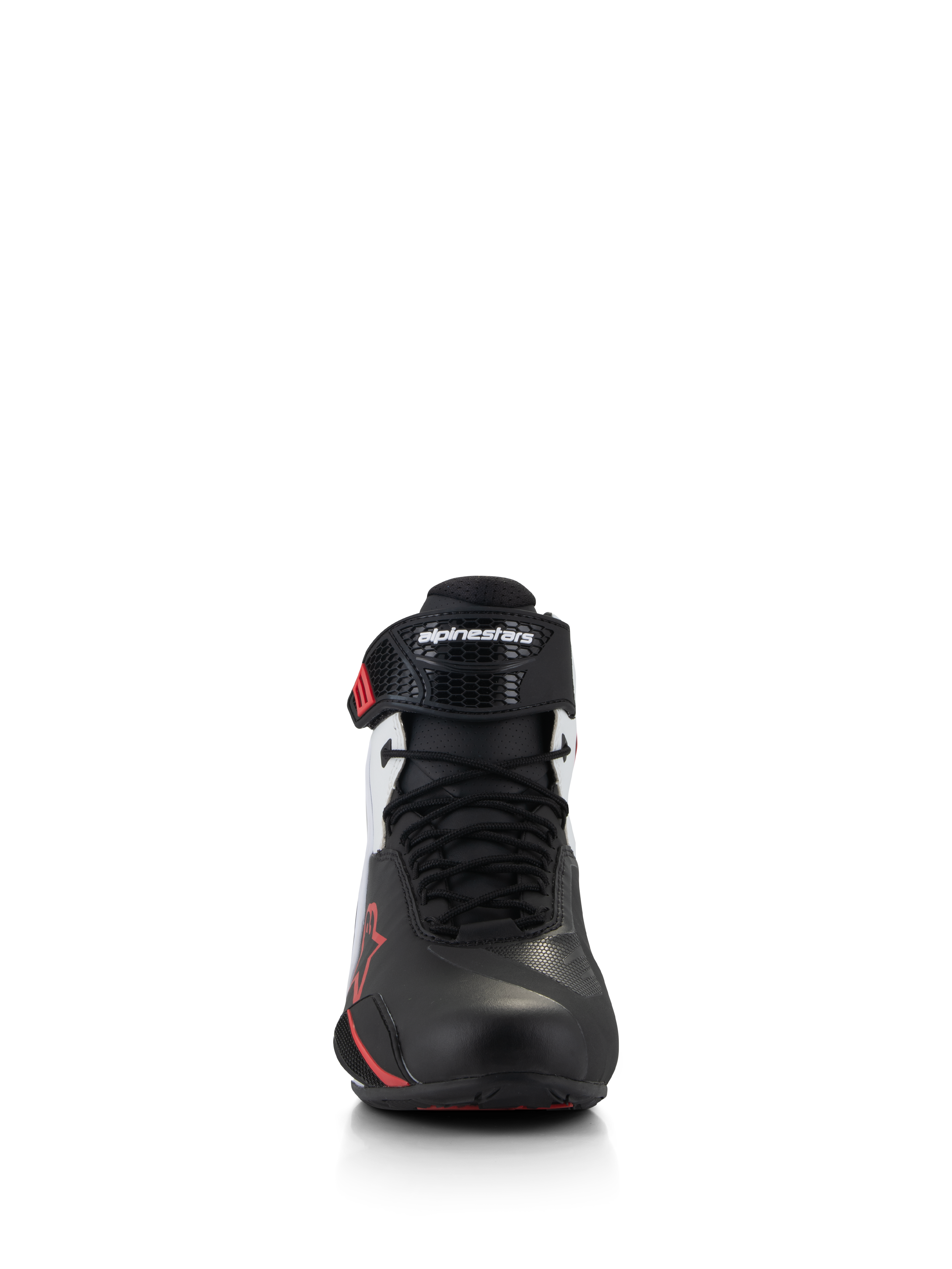 Alpinestars Faster-4-skor, motorcykelskor, svart, vit och röd, vy framifrån som visar traditionell snörning och ergonomisk TPR-ankelrem med Alpinestars-logotyp, smidig ovandel i mikrofiber med röda detaljer