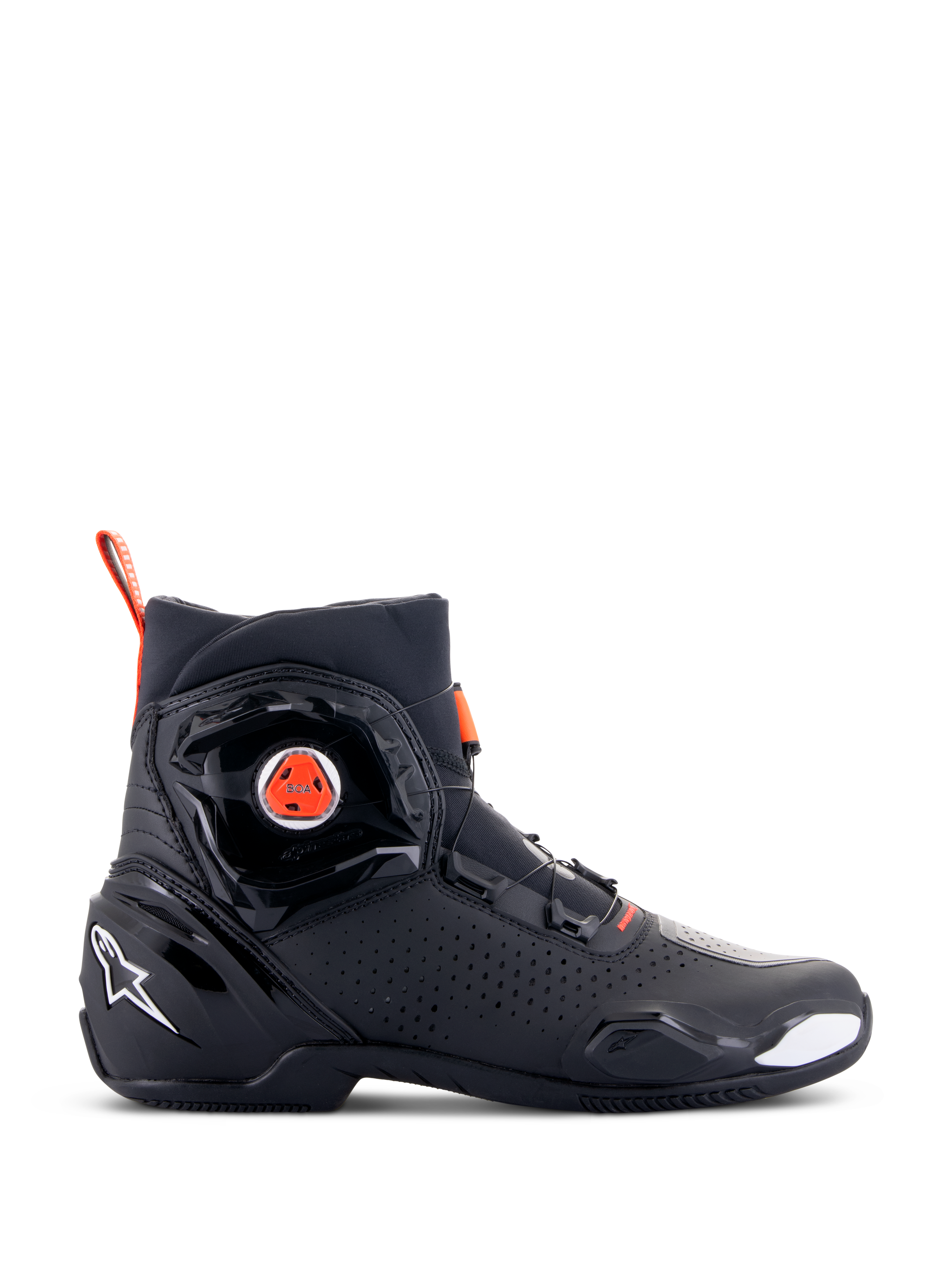 Alpinestars SP-2 körskor, sportiga motorcykelskor, svarta med Red Fluo-detaljer, sidovy med BOA-snabbstängningssystem, perforerade mikrofiberpaneler för luftflöde, vit Alpinestars-logotyp på hälen och en stilren modern design med matt och glansig finish