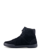 Alpinestars Chrome-skor, urbana motorcykelskor, svarta, sidoprofil som visar ovandel i splitmocka och platt cupsula i gummi, high-top-silhuett med avslappnad streetwear-stil.