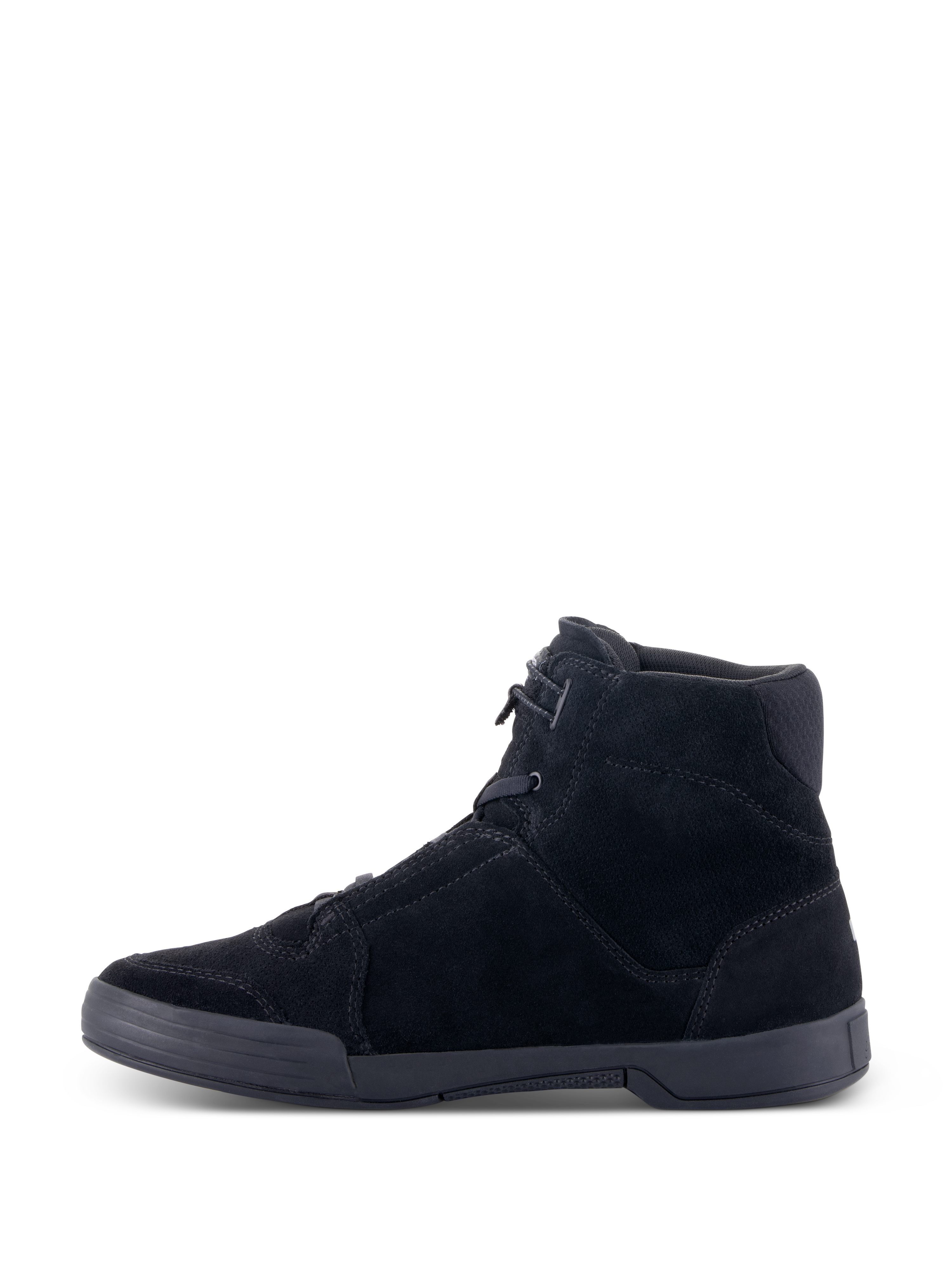 Alpinestars Chrome-skor, urbana motorcykelskor, svarta, sidoprofil som visar ovandel i splitmocka och platt cupsula i gummi, high-top-silhuett med avslappnad streetwear-stil.