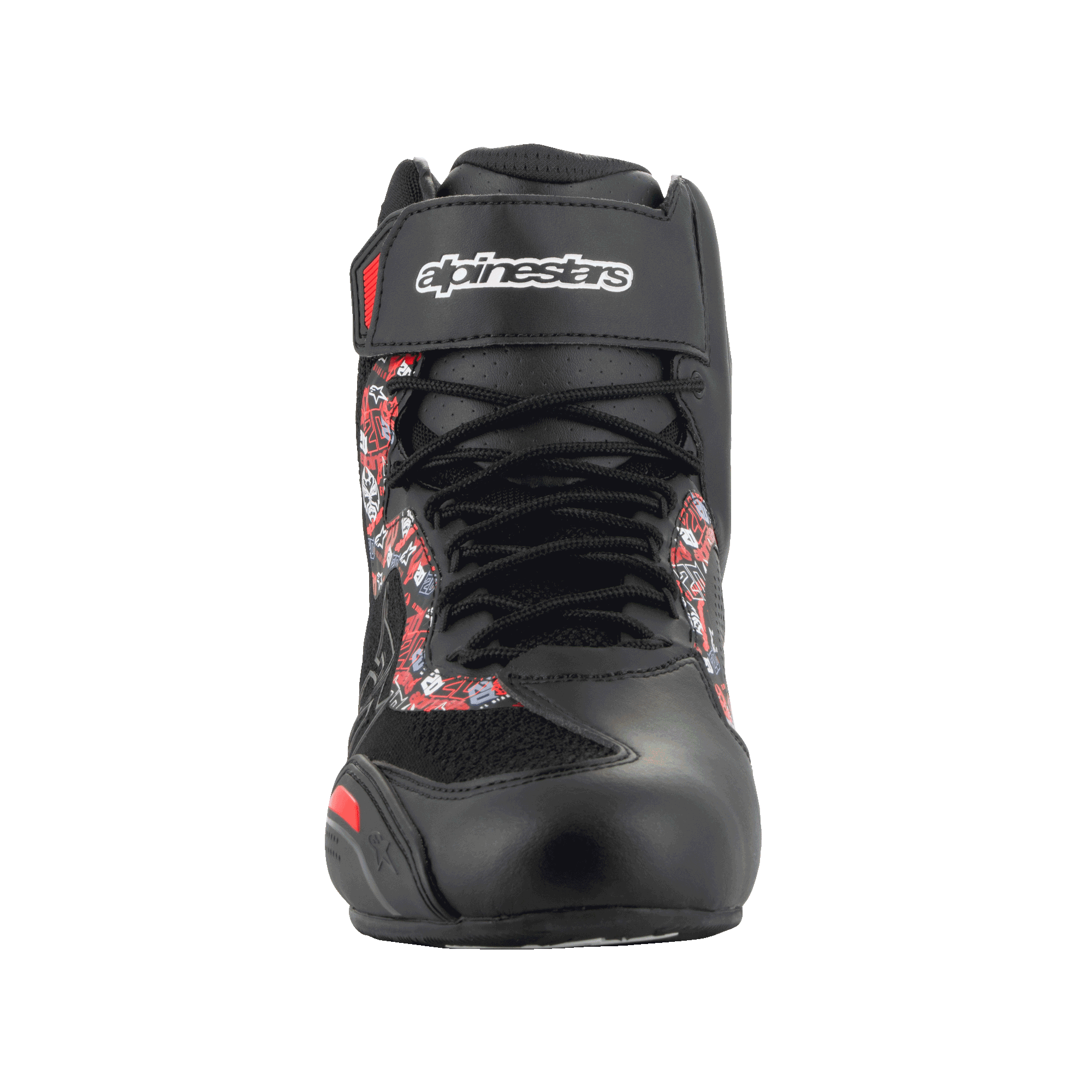 Alpinestars FQ20 Faster-3 Rideknit®-skor, motorcykelskor, svarta och klarröda, vy framifrån med snörning och kardborreband vid ankeln med Alpinestars logotyp, grafiskt tryck på sidorna, slank racinginspirerad profil