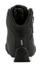 Alpinestars Sektor-skor, vy bakifrån, svarta med vita detaljer, med lätt mikrofiberkonstruktion, en reflekterande hälflik och vadderad ankelkrage, slimmade motorsportinspirerade motorskor