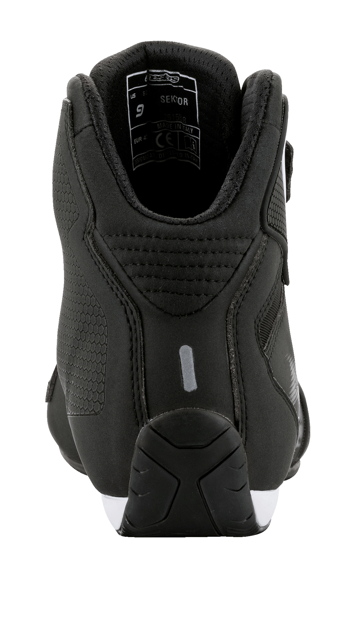 Alpinestars Sektor-skor, vy bakifrån, svarta med vita detaljer, med lätt mikrofiberkonstruktion, en reflekterande hälflik och vadderad ankelkrage, slimmade motorsportinspirerade motorskor