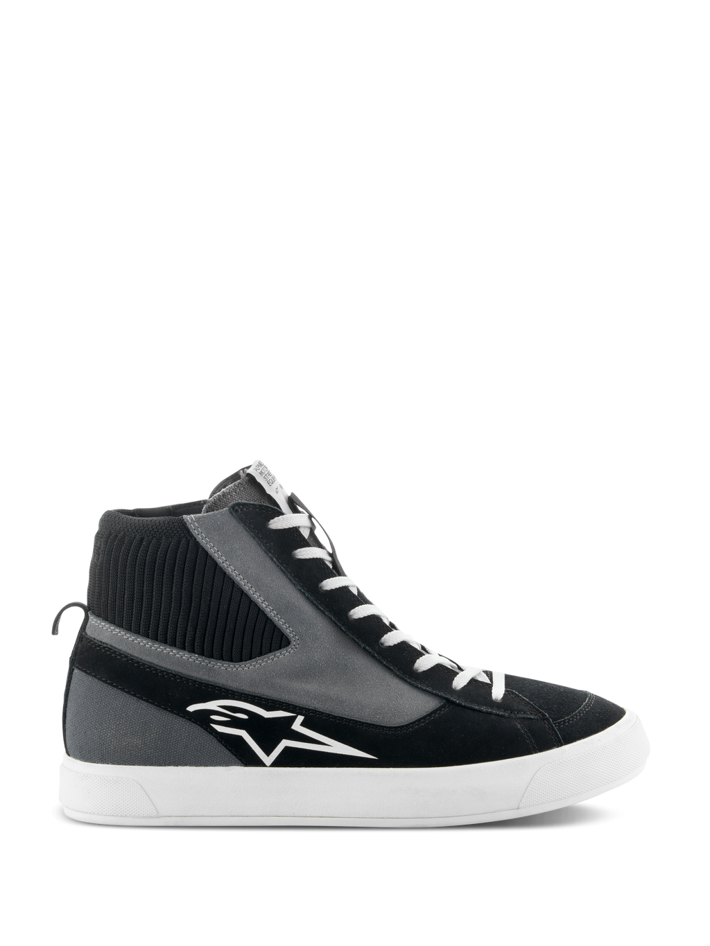 Alpinestars Stated Shoes, höga motorcykelskor, svarta, grå och vita, med vit stjärnlogotyp, vit vulkaniserad gummisula, ribbstickad ankelkrage och vita skosnören, urban streetstyle