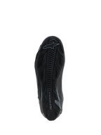 Alpinestars Faster-4 Drystar®-skor, Black Cool Gray, vy underifrån som visar den texturerade gummisulan med greppmönster och Alpinestars-logotyp, förstärkt design för stabilitet och grepp.