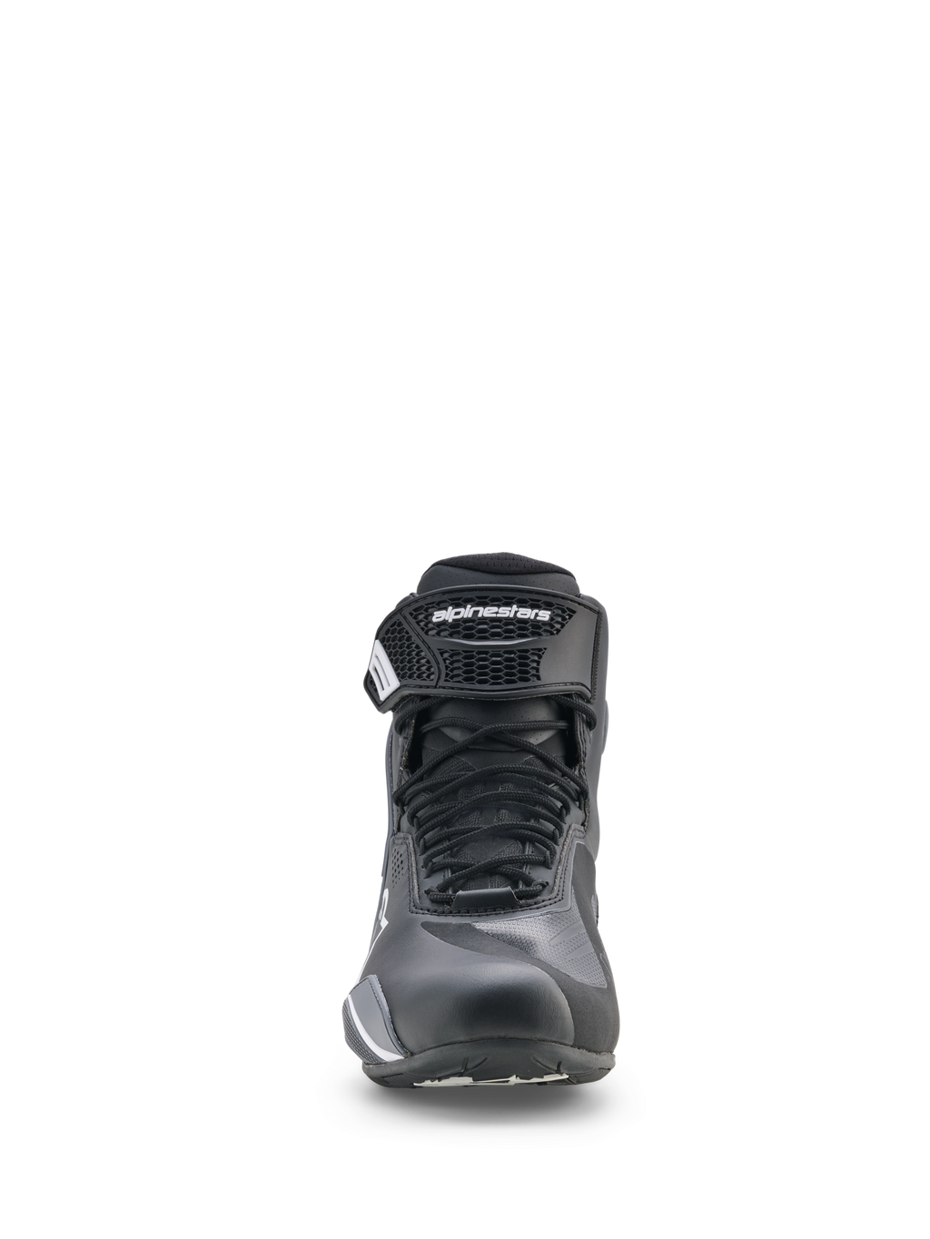 Alpinestars Faster-4 Drystar® skor, motorcykelskor, svarta, cool gray och vita, frontvy med snörning och kardborreband vid ankeln, sportig låg profil för vägkörning
