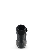 Alpinestars Faster-4 Drystar® skor, motorcykelskor, Black Cool Gray White, baksida som visar vadderad krage, förstärkt häl med reflekterande detaljer och texturerad gummisula för sportprestanda.