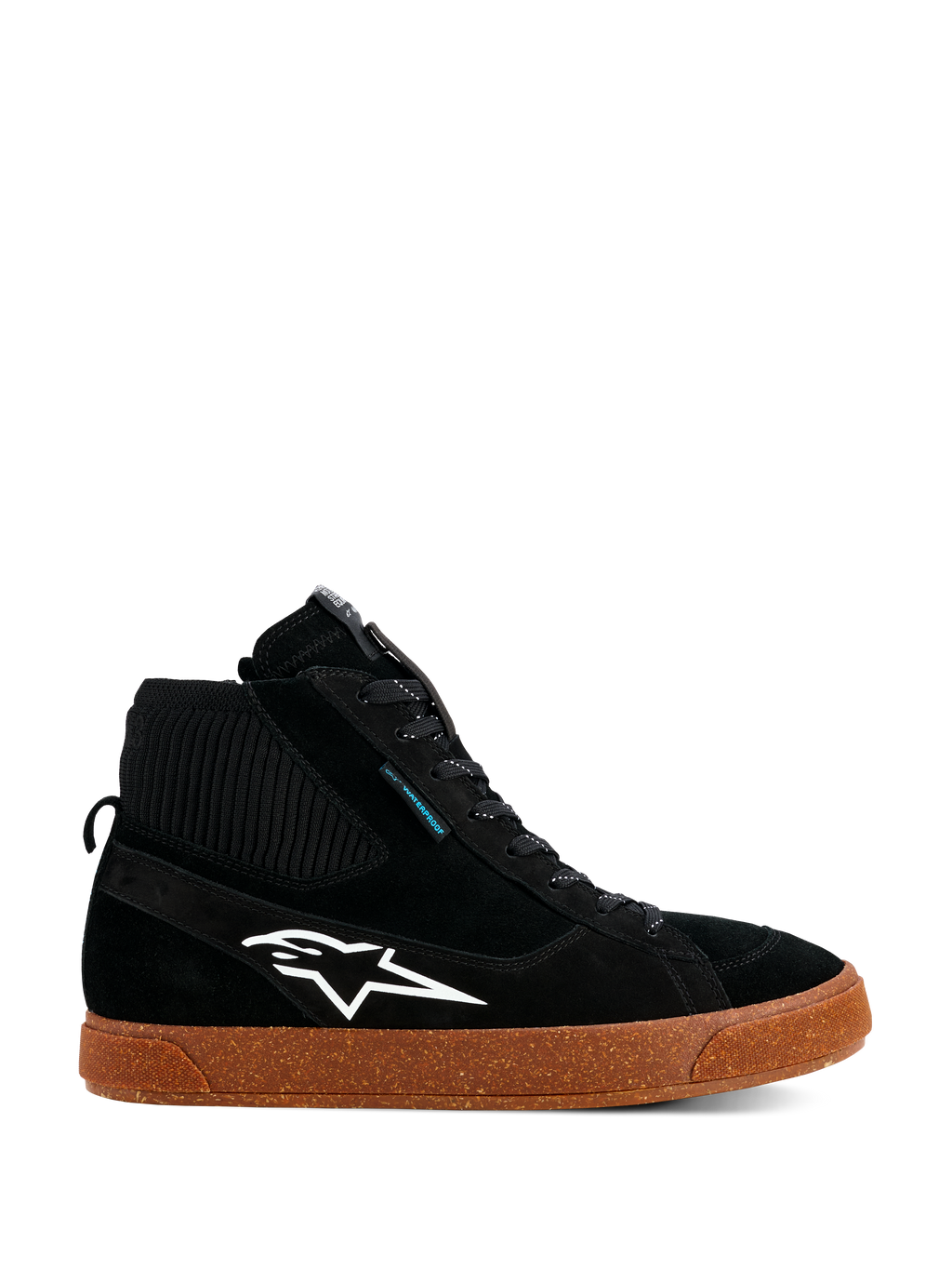 Alpinestars Stated Waterproof-skor, svarta höga motorcykelsneakers, konstruktion i mocka och stickat material, vit Alpinestars-logotyp, spräcklig brun vulkaniserad gummisula, urbana mc-skor, modern skate-inspirerad design