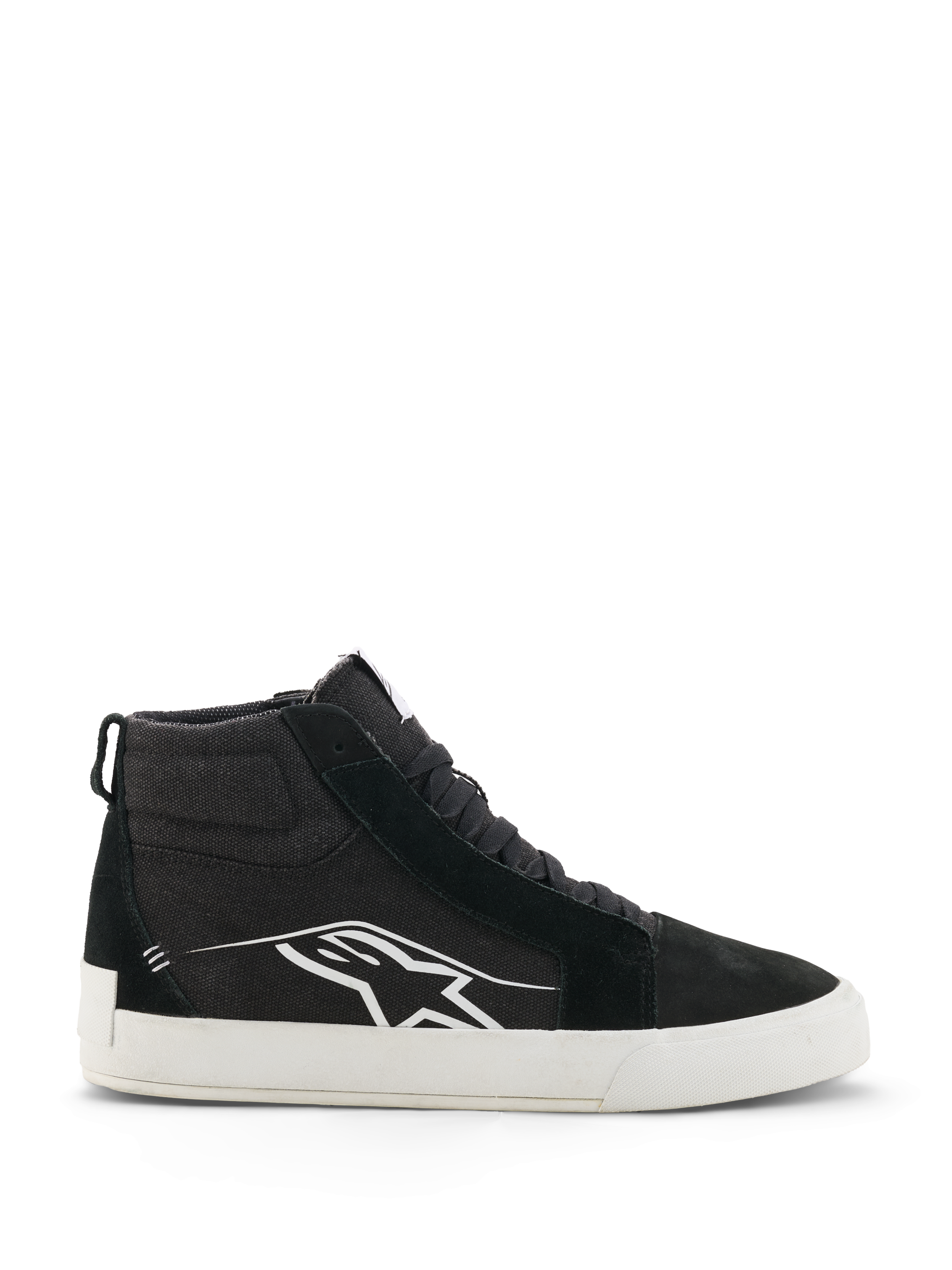 Alpinestars Ride-63 Canvas Shoes, svarta och vita höga motorcykelsneakers, urban och avslappnad motorcykelsko, ovandel i canvas och mocka, sidoprofil med vit Astars-logotyp, platt vit gummisula