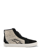 Alpinestars Ride-63 Canvas-skor, urbana motorcykelskor, svarta och Cool Gray med vit sula, hög skate-inspirerad design med mönstrade sidopaneler i textil och svarta mockadetaljer, stor svart Alpinestars-logotyp, vulkaniserad gummisula