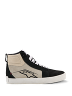 Alpinestars Ride-63 läderskor, höga motorcykelsneakers, svarta, coolgrå och vita, sidoprofil med svart A-star-logotyp, vit vulkaniserad sula, mockaförstärkningar, vita skosnören, urban casual motorsportskor