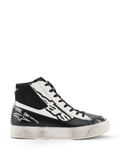 Alpinestars Stella Stated Flair-skor, höga mc-skor för dam, svarta och vita, med perforerade läderpaneler, tydlig logotyp-branding och en sula med sliten finish, motorsport-inspirerad urban streetwear.