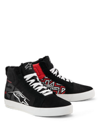 Alpinestars FQ20 Ride-63 canvasskor, vardagliga street-ridingskor, svart, vit och klarröd, high-top canvasdesign med vita skosnören och sulor, med Alpinestars-logotyper och röd geometrisk grafik, motorsportinspirerade livsstilsskor