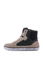 Alpinestars J-6 Waterproof sko, motorcykelsko, Black Flint White, hög sneakermodell med läderpaneler i flintgrått och svart, gräddvita skosnören och en flammig vit gummisula, avslappnad urban design för motorcykelkörning