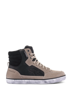 Alpinestars J-6 Waterproof Shoe, motorcykelsko, Black Flint White, high-top design i sneakerstil i läder med vit gummisula i sliten look, Astar-logotyp på sidan och vattentät etikett