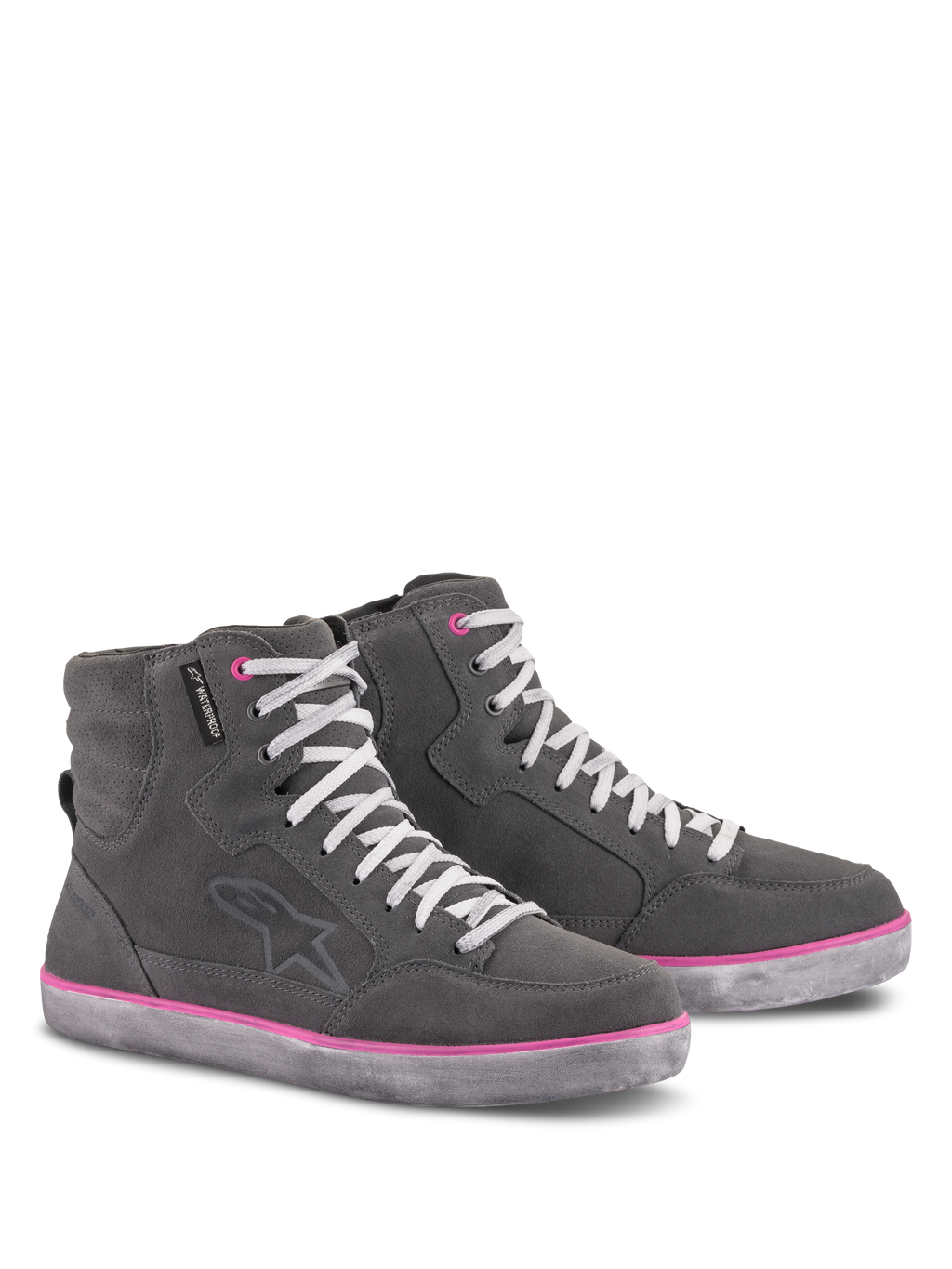 Alpinestars J-6 Vattentäta damskor, MC-skor, ljusgrå med fuchsia-detaljer, hög sneaker-design, ovandel i mocka och läder, vita skosnören, rosa kant på sulan och öljetterna, urban motorcykelutrustning