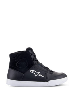 Alpinestars Chrome Drystar skor, svarta höga motorcykelsneakers med vit stjärnlogotyp och sula, vattentät ovandel i läder och mocka, urbana körskor med vadderad ankelkrage