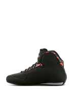 Alpinestars Sektor Waterproof-skor, motorcykelskor, svarta, mörkgrå och fluoröda, sidoprofilvy med high-top-design, kardborreband vid vristen, förstärkt växlingsplatta vid tån och mönstrade röda detaljer runt kragen