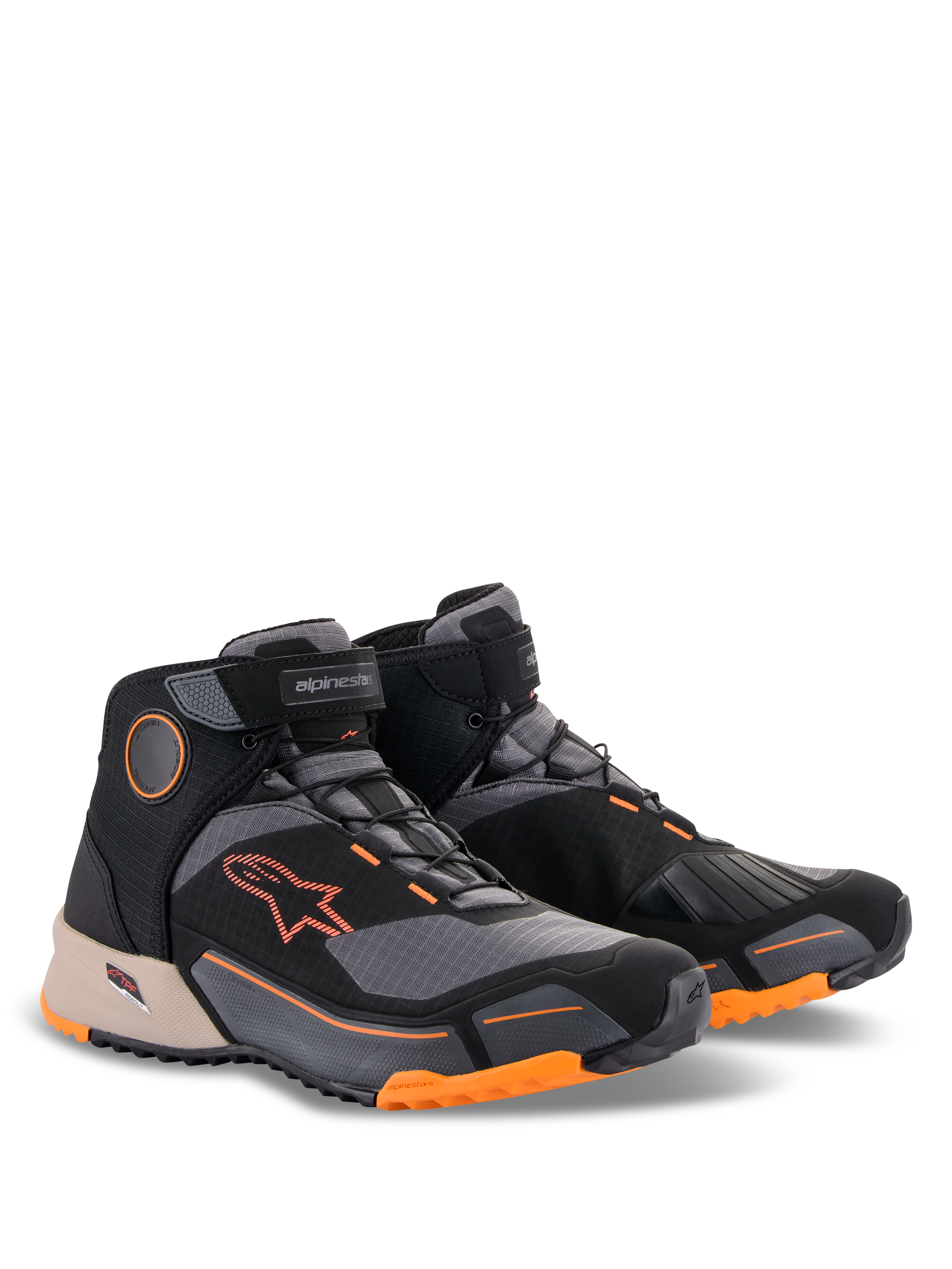 Alpinestars CR-X Drystar® mc-skor, svart, ljusbrun och orange, motorcykelskor med löparskodesign, orange logotyper och detaljer på sulan, ljusbrun häldetalj och mörkgrå paneler, sportiga körskor för alla väder.