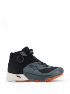 Alpinestars CR-X Drystar motorcykelskor, mc-skor, svarta, mörkgrå och rostfärgade, design med högt skaft och kardborrerem vid vristen, vattentätt Drystar-membran, vit mellansula och en klarorange robust yttersula