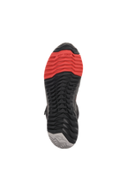 Alpinestars CR-X Drystar® motorcykelskor, vy av sulan, med ett flerfärgat greppmönster med rött vid tån, svart mittsektion och grå häl, aggressiv design för skydd vid körning och gångkomfort.