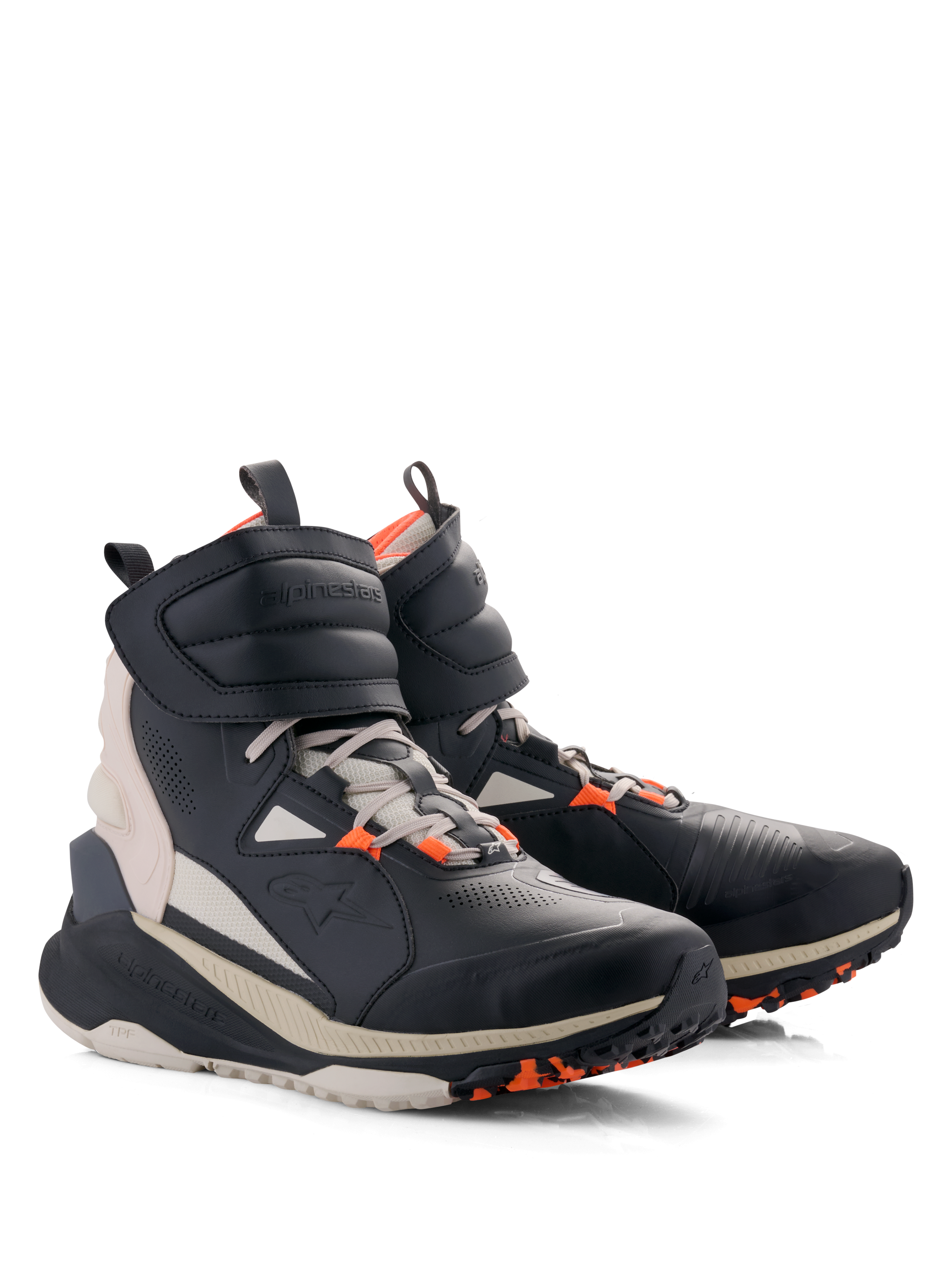 Alpinestars Speedstreet-skor, urbana motorcykelskor, Black Almond Hot Orange, hög streetwear-inspirerad design med ovandel i mikrofiber, stort kardborreband vid ankeln, snörning och tjock off-white sula med orange greppdetaljer