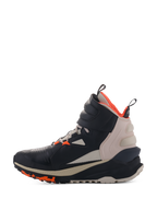 Alpinestars Speedstreet-skor, Black Almond Hot Orange, motorcykelsko med högt skaft och ovandel i mikrofiber, mandelbeige hälpanel och starkt orange foder, med ett stort ankelband och mönstrad sula, urban streetwear-inspirerad design