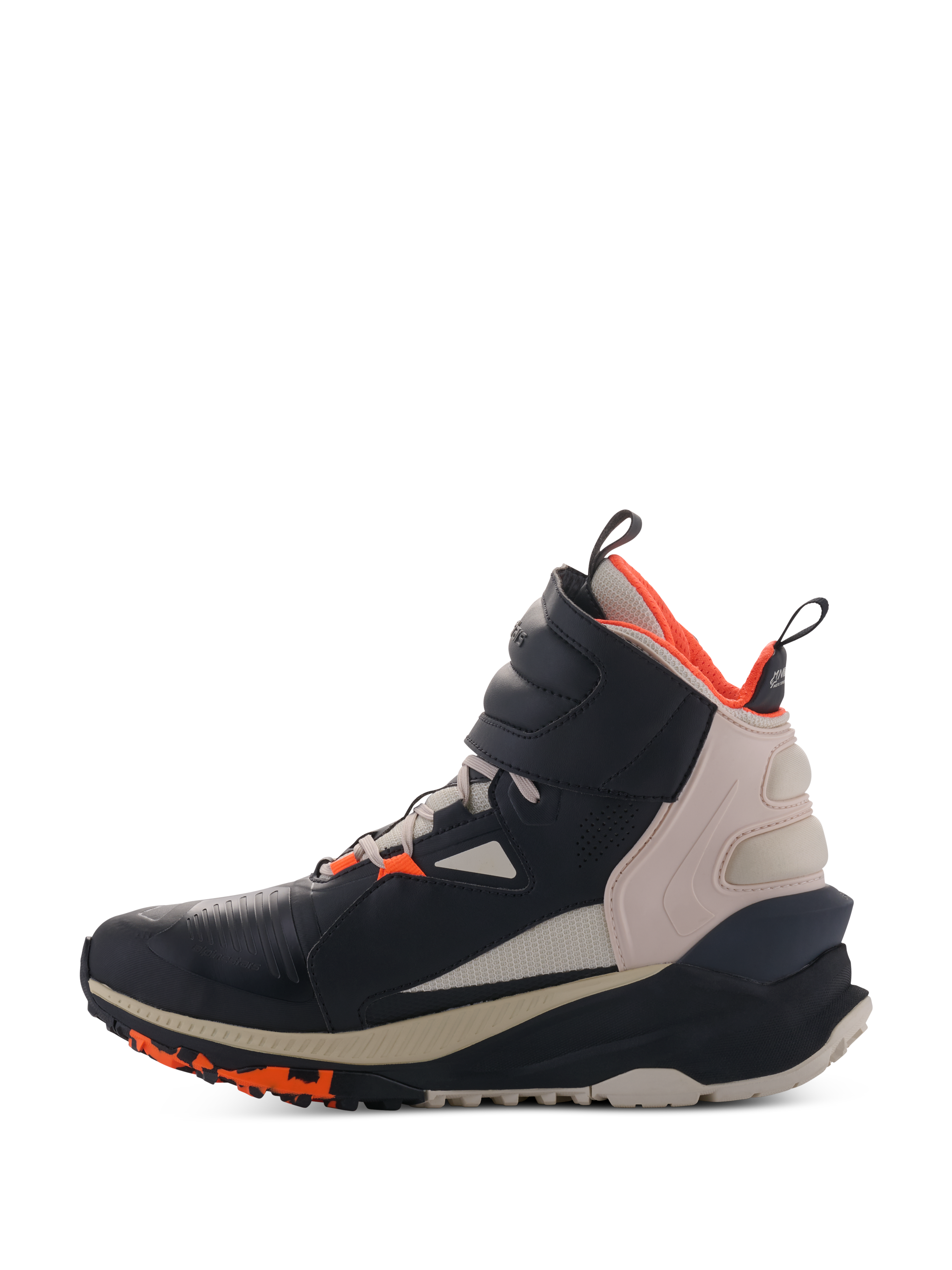 Alpinestars Speedstreet-skor, Black Almond Hot Orange, motorcykelsko med högt skaft och ovandel i mikrofiber, mandelbeige hälpanel och starkt orange foder, med ett stort ankelband och mönstrad sula, urban streetwear-inspirerad design
