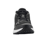 Alpinestars Meta Road V2-skor, sportswear-skor, svarta och vita, vy framifrån med ventilerande mesh-konstruktion, vit mellansula och Alpinestars-logotyp på sidan och tån, lätta motorsportinspirerade arbetskläder