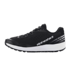 Alpinestars Meta Road V2-skor, sportskor, svarta och vita, ovandel i ventilerande mesh med diagonala texturerade räfflor, tjock vit mellansula, vit Alpinestars-logotyp på sidan, vita ränder på hälen, atletisk design för vardagsbruk och racingteamets arbetskläder