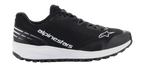 Alpinestars Meta Road V2-skor, svarta atletiska skor med en tjock vit sula, vit Alpinestars-text och stjärnlogotyp, texturerad ovandel i mesh, svarta skosnören och grovmönstrad yttersula, lätt sportig design för racingteamets arbetskläder och vardagsbruk