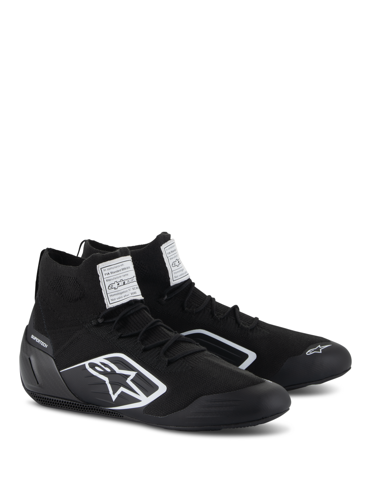 Alpinestars Supertech-skor, racingskor, svarta, med en helt stickad flammsäker ovandel och hälkopp i kolfiber, vit Alpinestars-logotyp på sidan, FIA/SFI-certifieringsetiketter på plösen, professionella motorsportskor med en elegant design