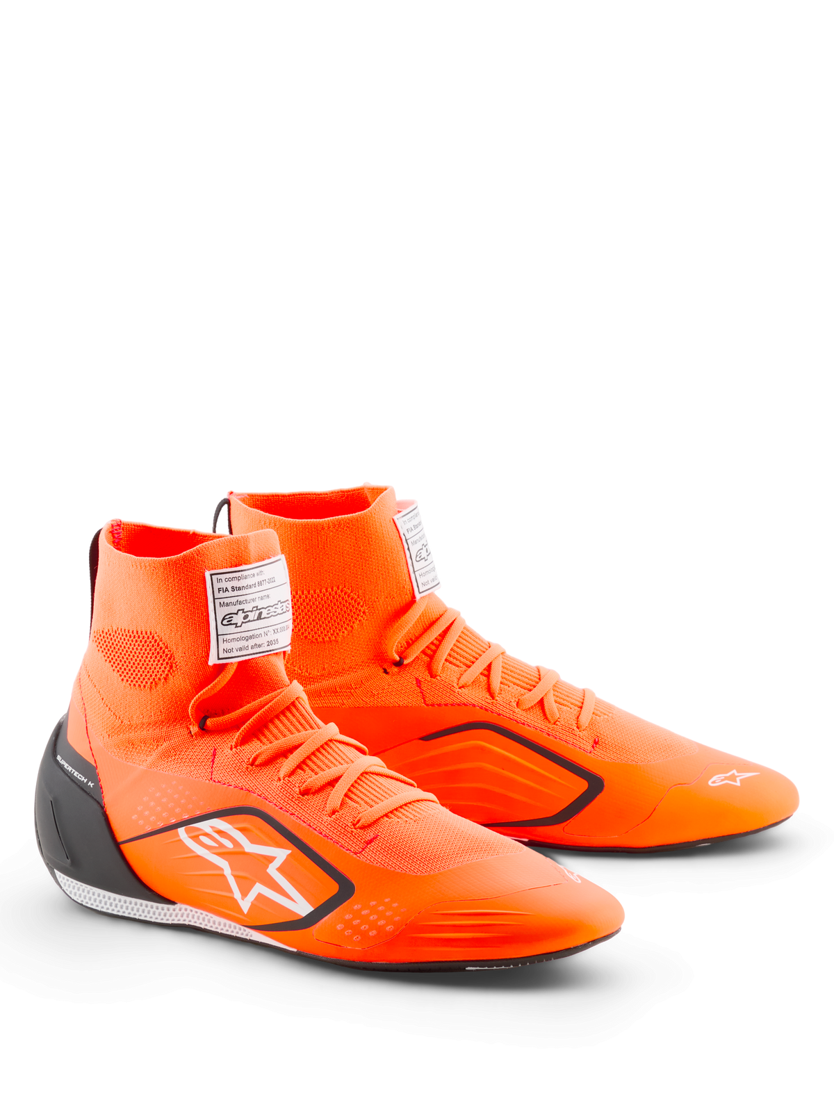 Alpinestars Supertech K-skor - FIA, kartingskor, fluorescerande orange, svart och vit, med en hög stickad ovandel, svart hälkappa i TPU, vit Alpinestars-logotyp och FIA-certifieringsetikett på plösen